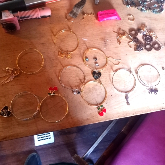 Bracelets - Picture 1 of 1